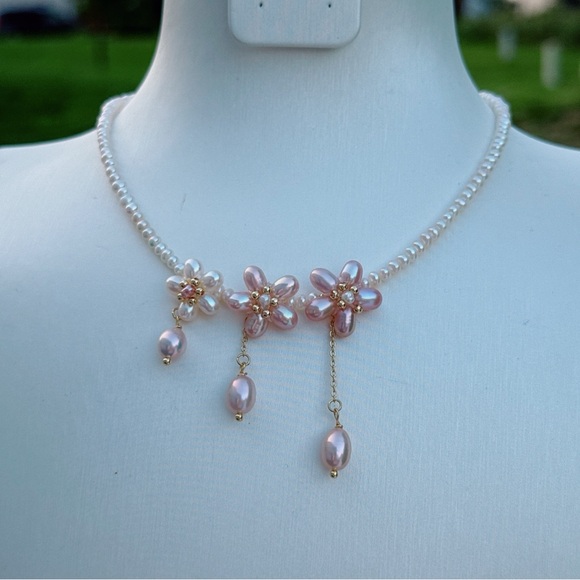 X435 Handmade Freshwater Pearl Flower Necklace - Picture 4 of 9